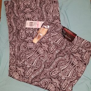 👀 NWT Kim Rogers capris